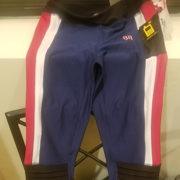 BRAND NEW | Workout leggings with phone pocket - Picture 3 of 5